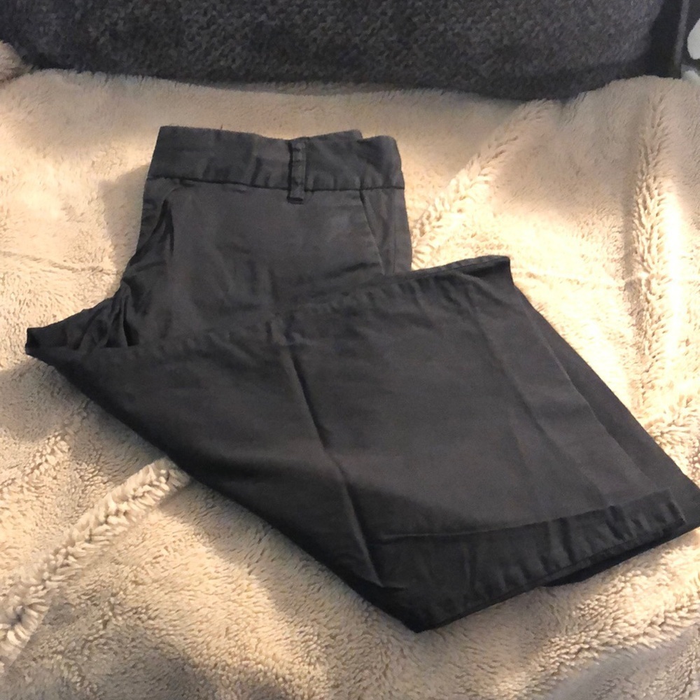 🔹 4 for $30 Size 6 Gap Stretch Capris